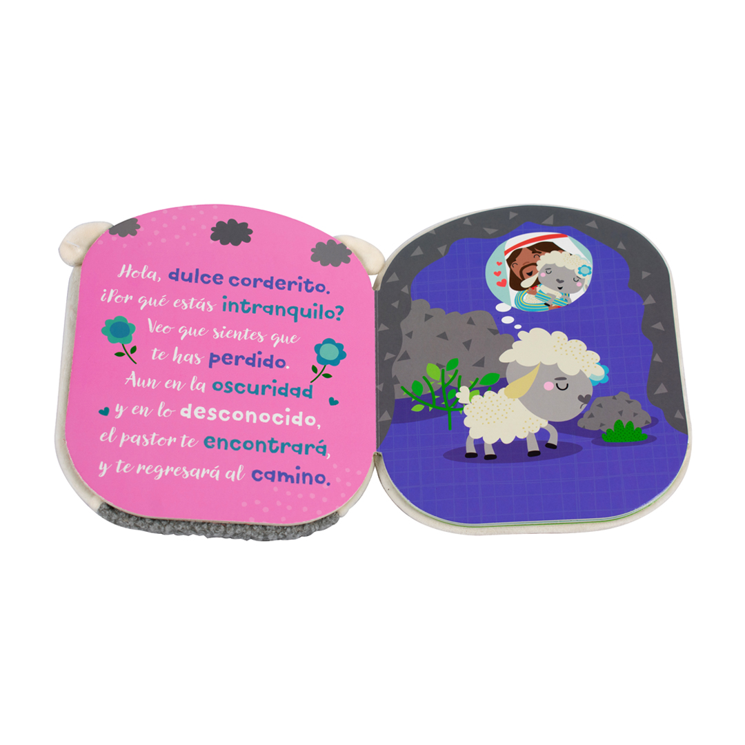 Tierno y abrazable dulce corderito